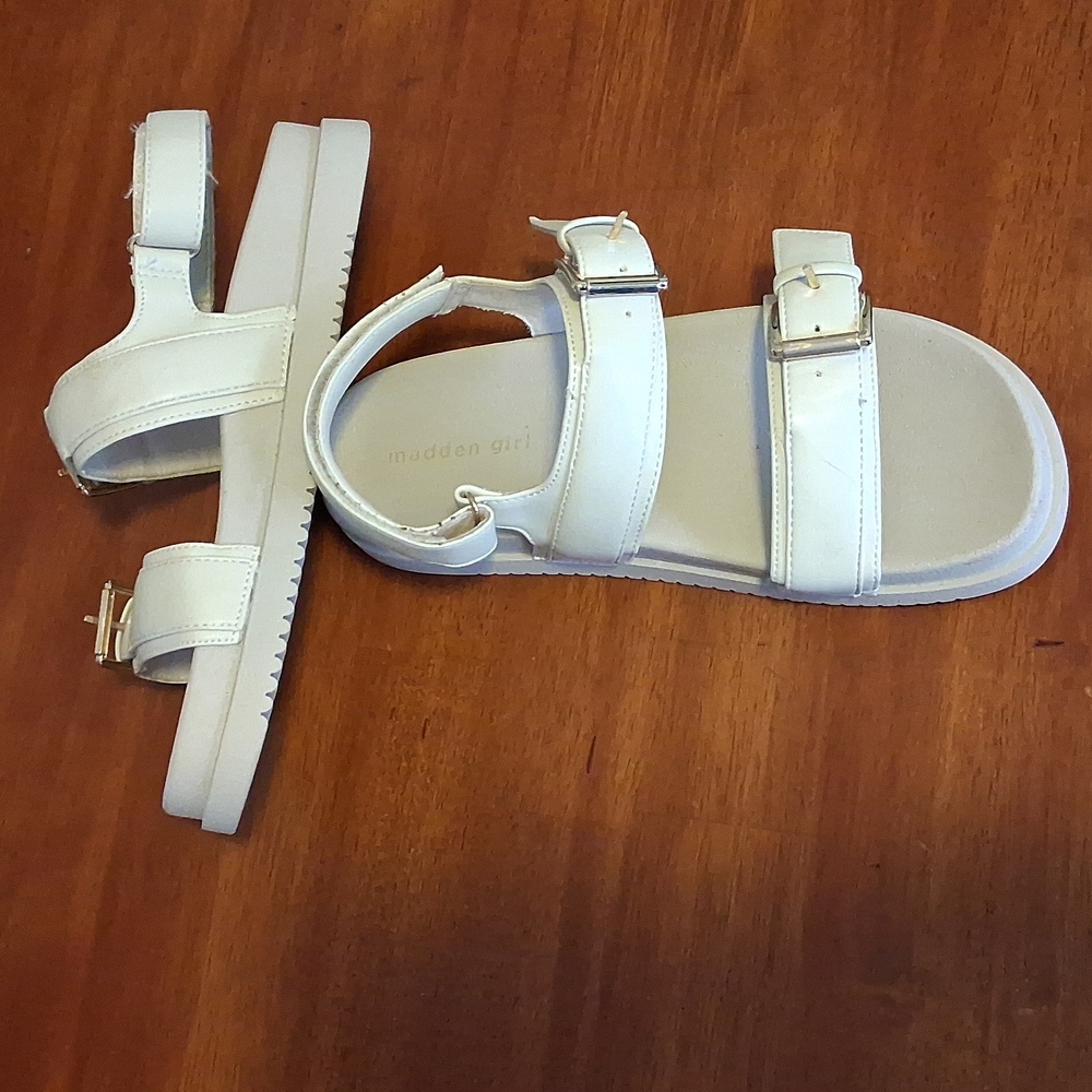 Madden Girl Spritz 2-band Platform Sandals in Off-white with Buckle Straps 8.5M